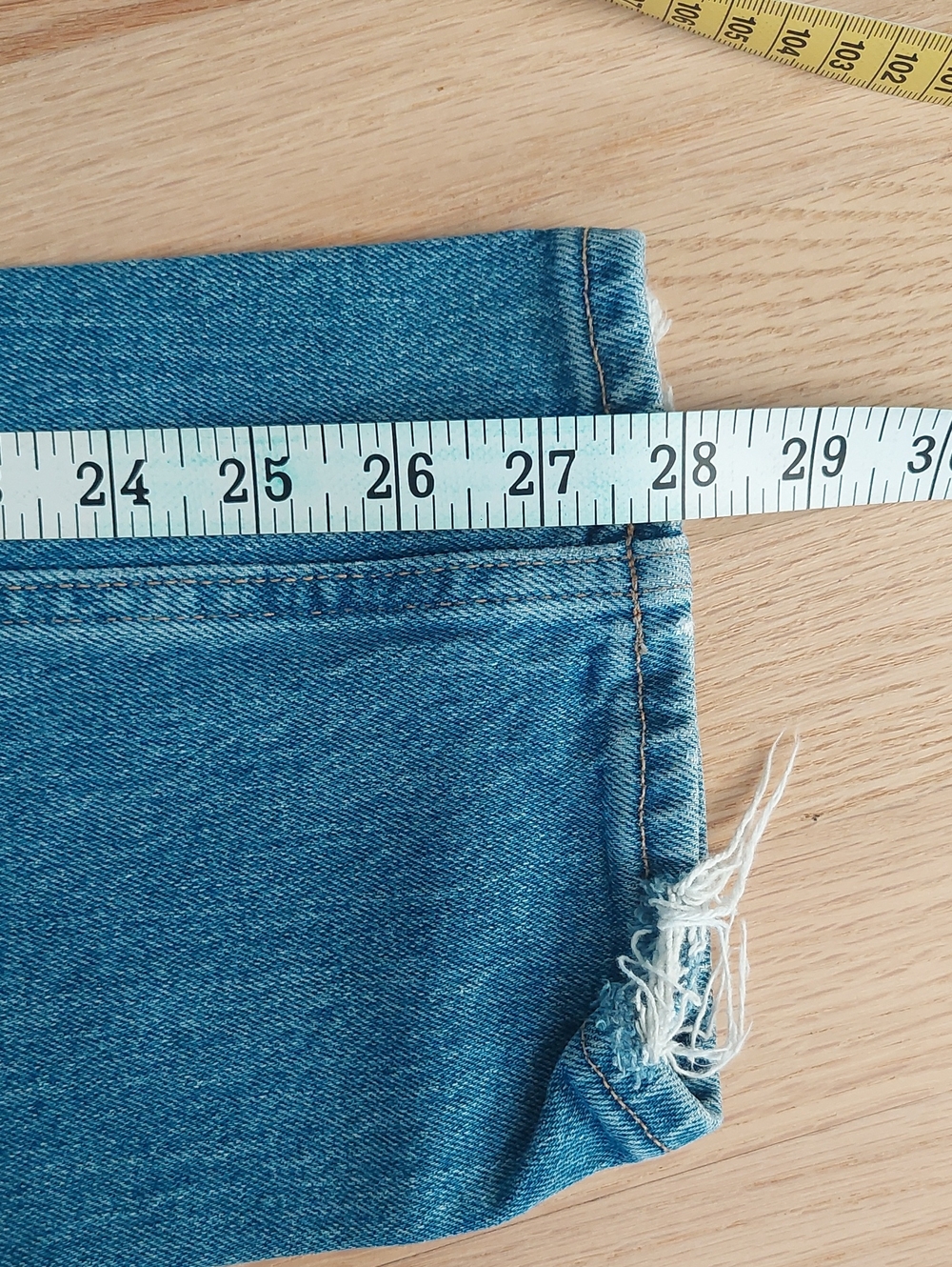 Abercrombie & Fitch Women's High-Rise Straight Jeans in Light Blue Wash - Picture 12 of 12
